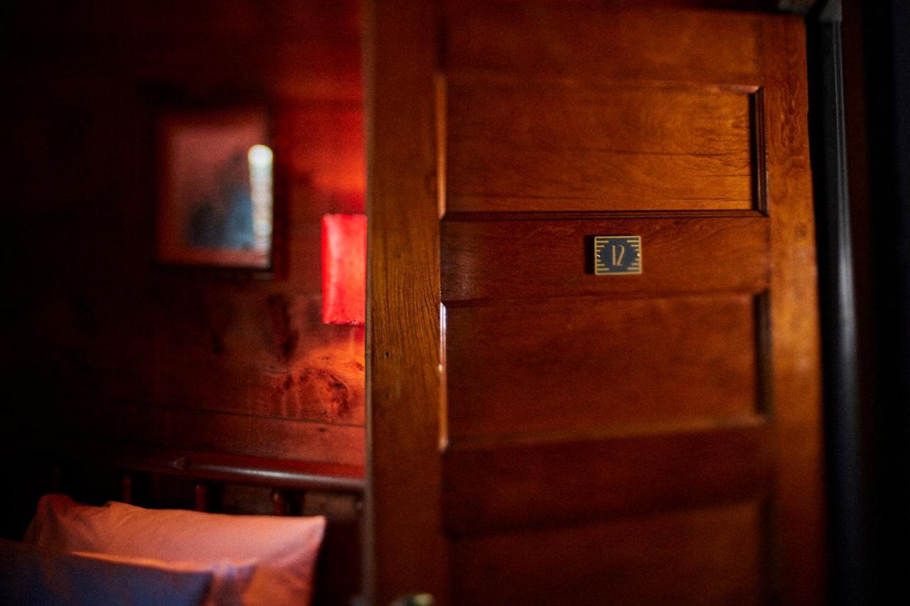 Crew'S Quarters Boarding House - Caters To Men Hotel Provincetown Exterior photo