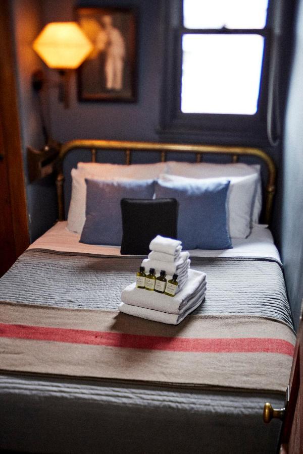 Crew'S Quarters Boarding House - Caters To Men Hotel Provincetown Exterior photo