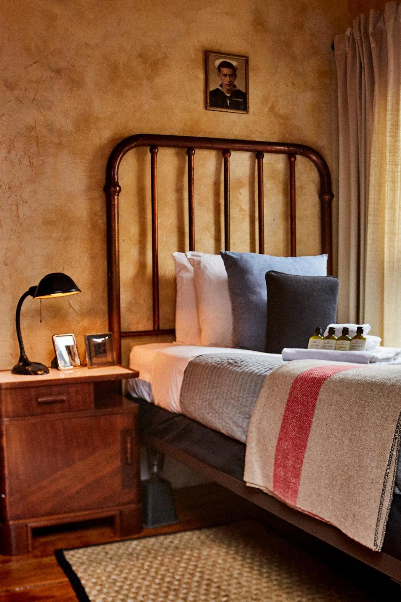 Crew'S Quarters Boarding House - Caters To Men Hotel Provincetown Exterior photo