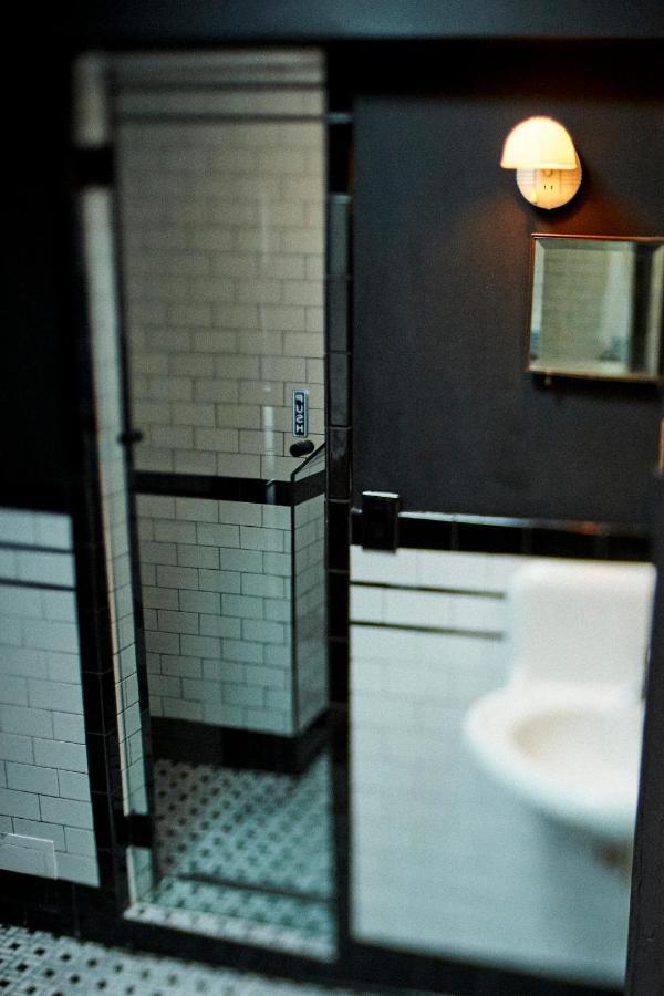 Crew'S Quarters Boarding House - Caters To Men Hotel Provincetown Exterior photo