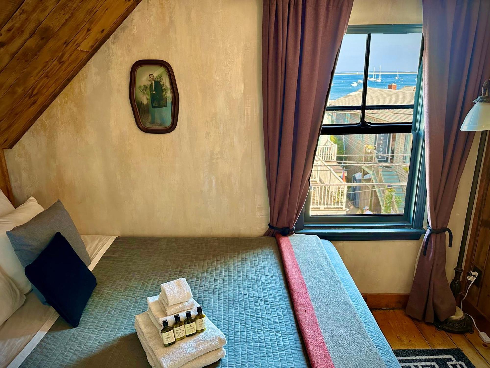 Crew'S Quarters Boarding House - Caters To Men Hotel Provincetown Exterior photo
